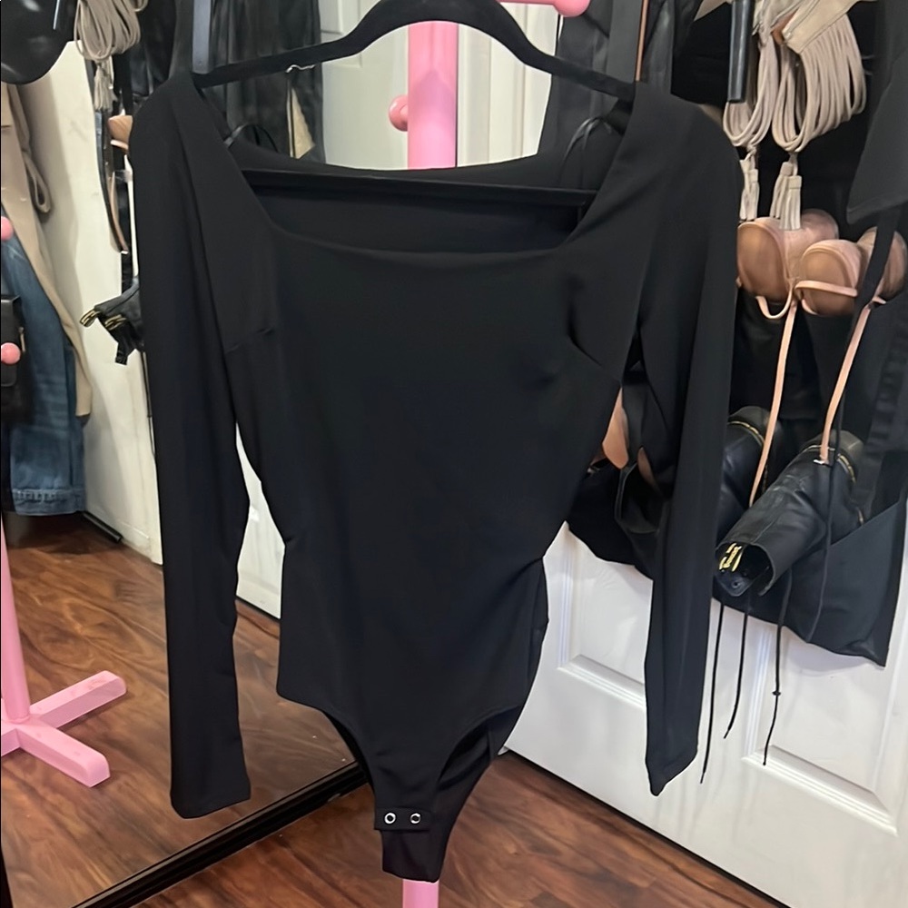 Chic Black Long Sleeve open back Bodysuit
